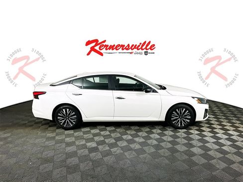 Used 2024 Nissan Altima 2.5 SV image 8