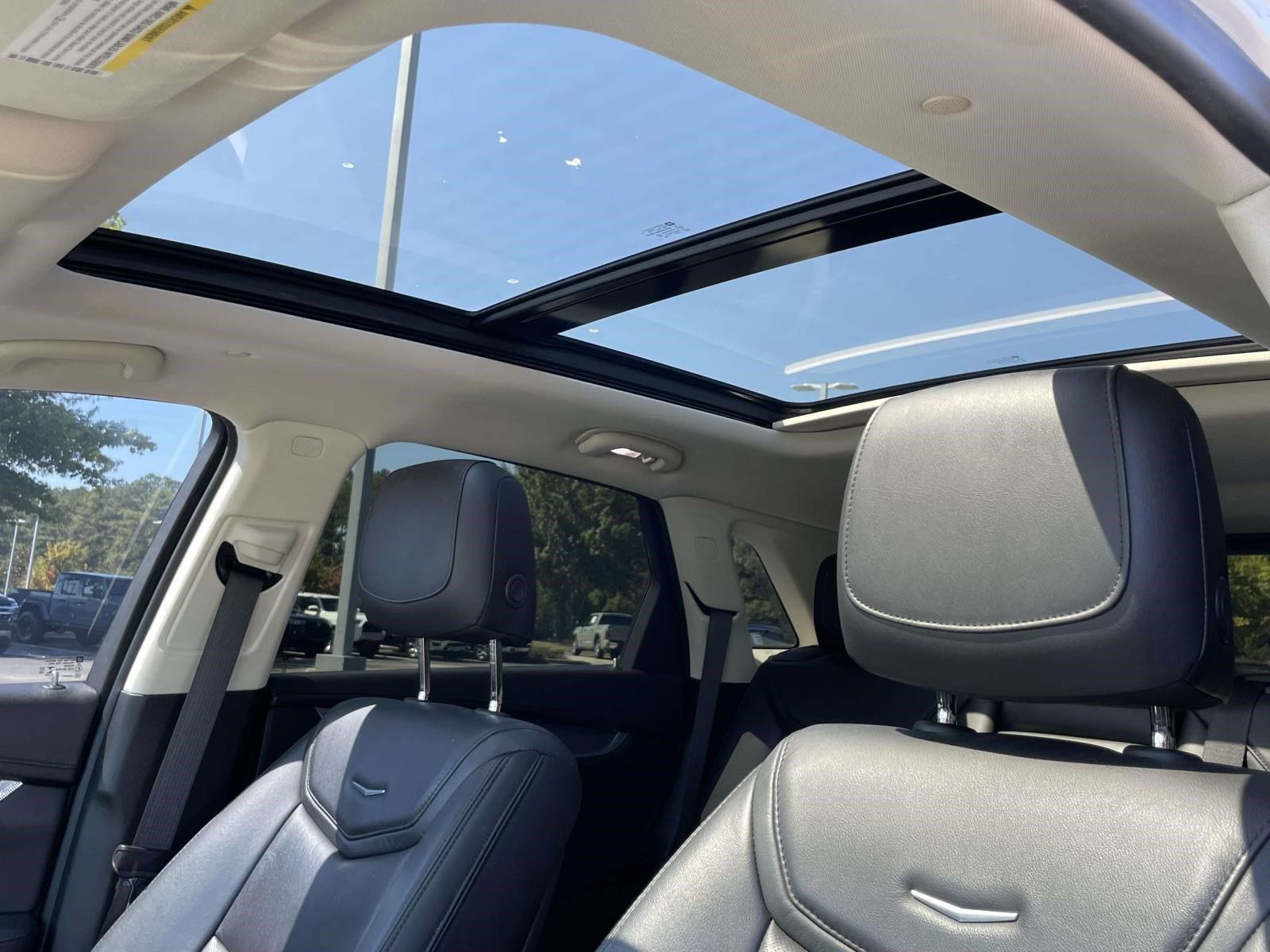 Used 2018 Cadillac XT5 Luxury w/ Driver Awareness Package AWD/4WD image 17