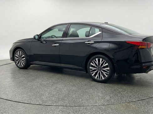 Used 2025 Nissan Altima 2.5 SV image 6