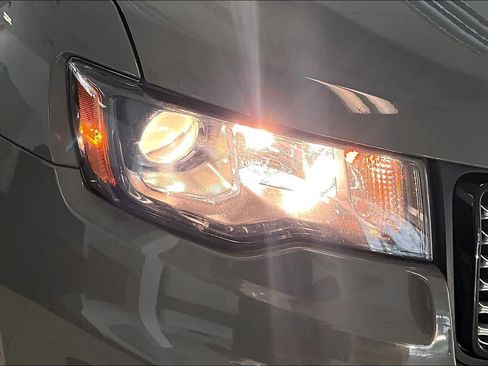 Used 2020 Jeep Grand Cherokee Altitude RWD image 26