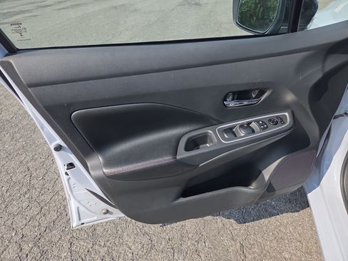 Used 2024 Nissan Versa SR FWD image 15