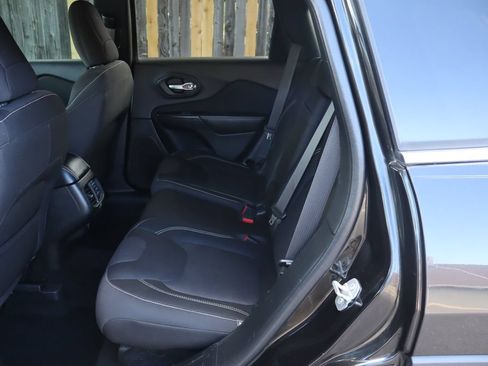 Used 2015 Jeep Cherokee Latitude w/ Comfort/Convenience Group FWD image 20