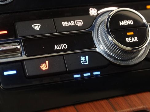 Used 2024 Lincoln Navigator Reserve AWD/4WD image 8