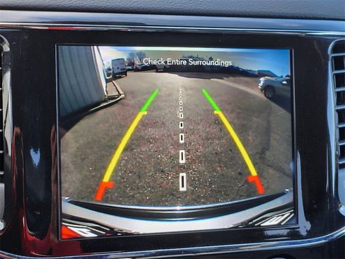 Used 2021 Jeep Grand Cherokee Limited image 23