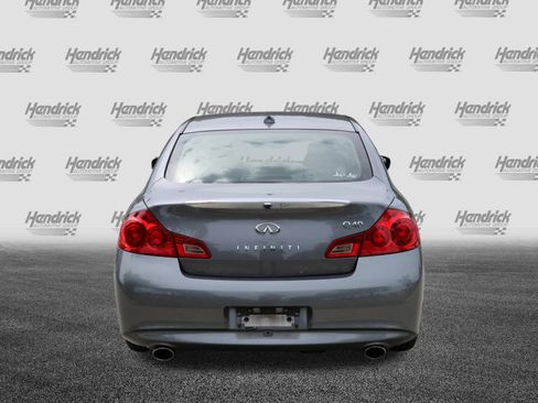 Used 2015 INFINITI Q40 w/ Moonroof Package RWD image 8