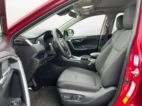 Used 2025 Toyota RAV4 XLE w/ Convenience Package FWD image 11