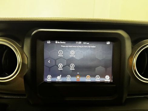 Used 2019 Jeep Wrangler Unlimited Sahara w/ Safetytec Group AWD/4WD image 30