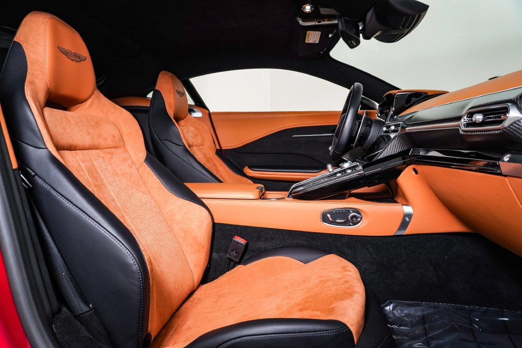 Used 2025 Aston Martin V8 Vantage Coupe RWD image 18