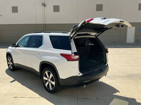Used 2020 Chevrolet Traverse LT w/ LT Premium Package FWD image 15