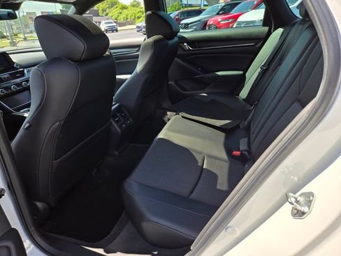Used 2022 Honda Accord Sport image 11