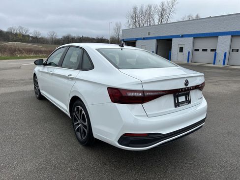 Used 2025 Volkswagen Jetta Sport FWD image 3