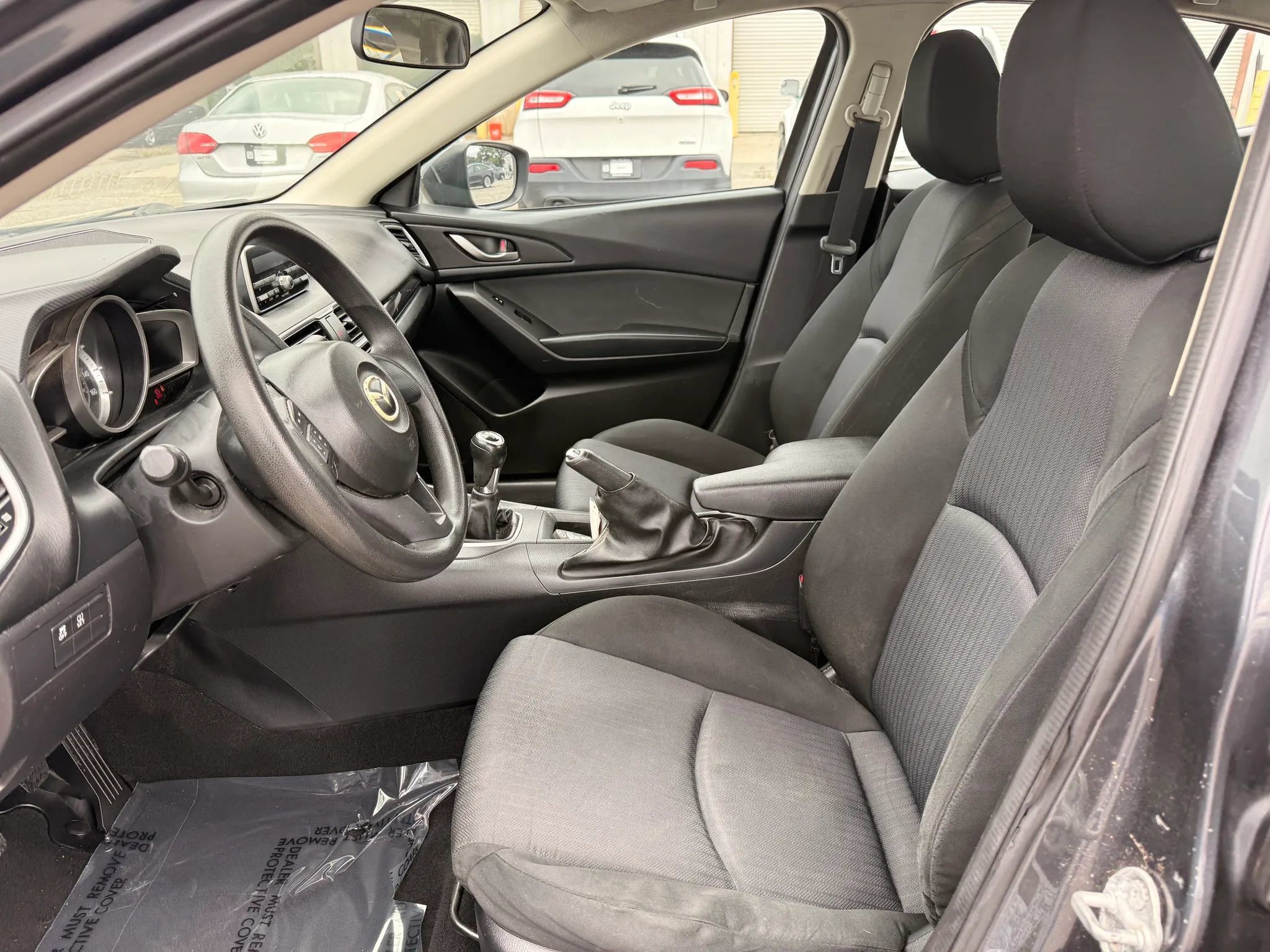 Used 2014 MAZDA MAZDA3 i SV FWD image 2