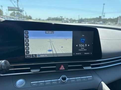 Used 2023 Hyundai Elantra SEL w/ Convenience Package FWD image 16