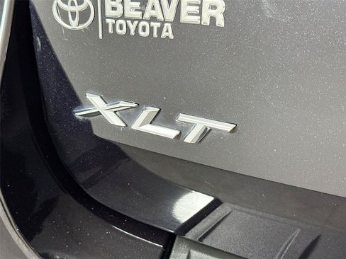 Used 2023 Ford Explorer XLT AWD/4WD image 14