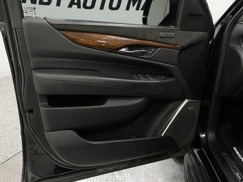 Used 2019 Cadillac Escalade ESV Premium Luxury AWD/4WD image 16