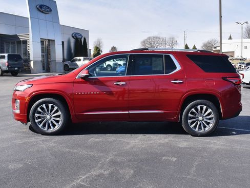 Used 2023 Chevrolet Traverse Premier image 2