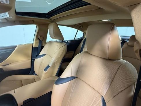 Certified 2023 Lexus ES 300h w/ Luxury Package image 16