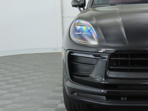 Used 2025 Porsche Macan AWD/4WD image 12