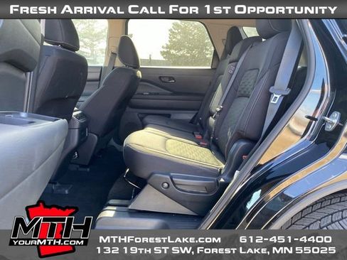 Used 2024 Nissan Pathfinder SV FWD image 10