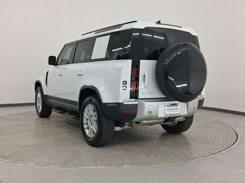 Used 2025 Land Rover Defender 110 S image 3