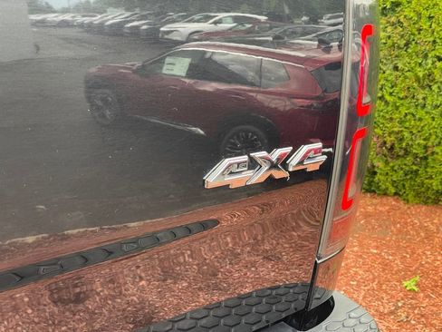 Used 2017 RAM 1500 Laramie AWD/4WD image 35
