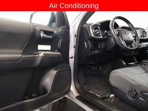 Certified 2018 Toyota Tacoma TRD Off-Road image 10