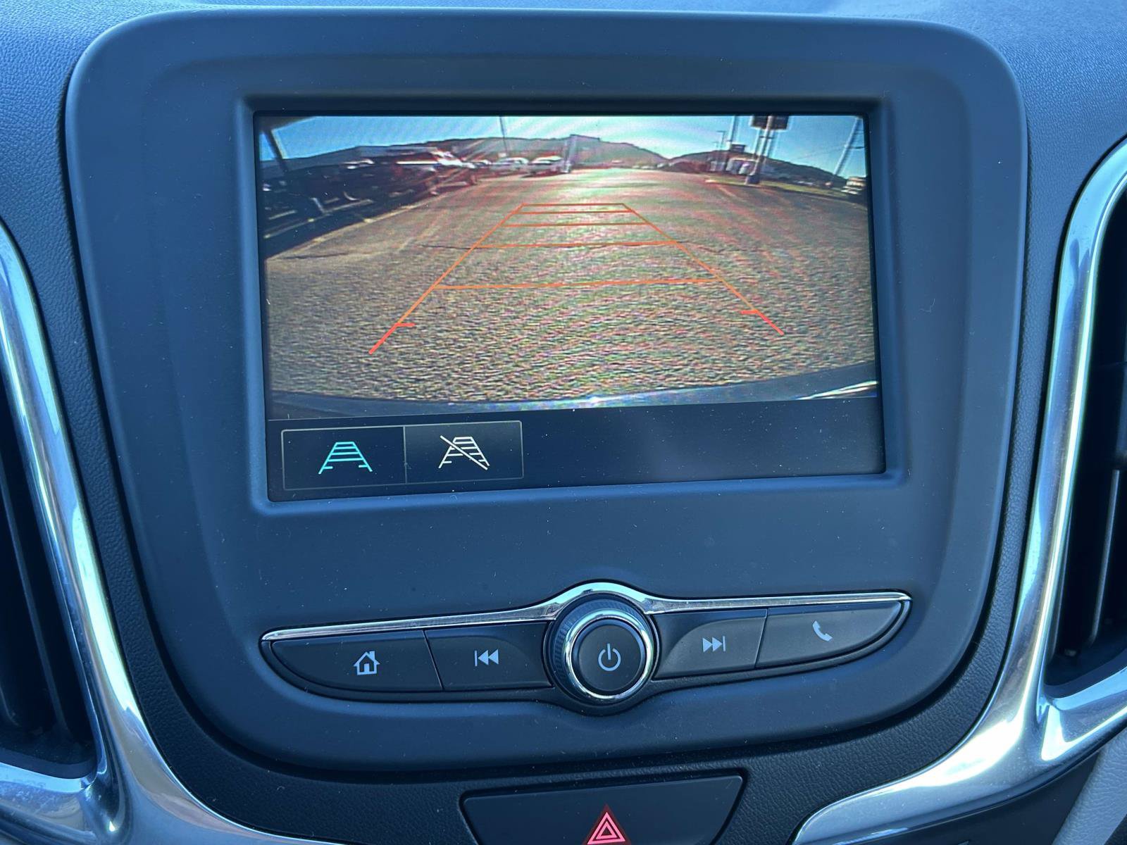 Used 2018 Chevrolet Equinox LS FWD image 21