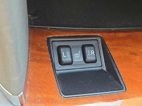 Used 2011 Toyota Camry XLE w/ SE/XLE Extra-Value Pkg FWD image 19