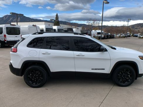 Used 2023 Jeep Cherokee Altitude Lux image 6
