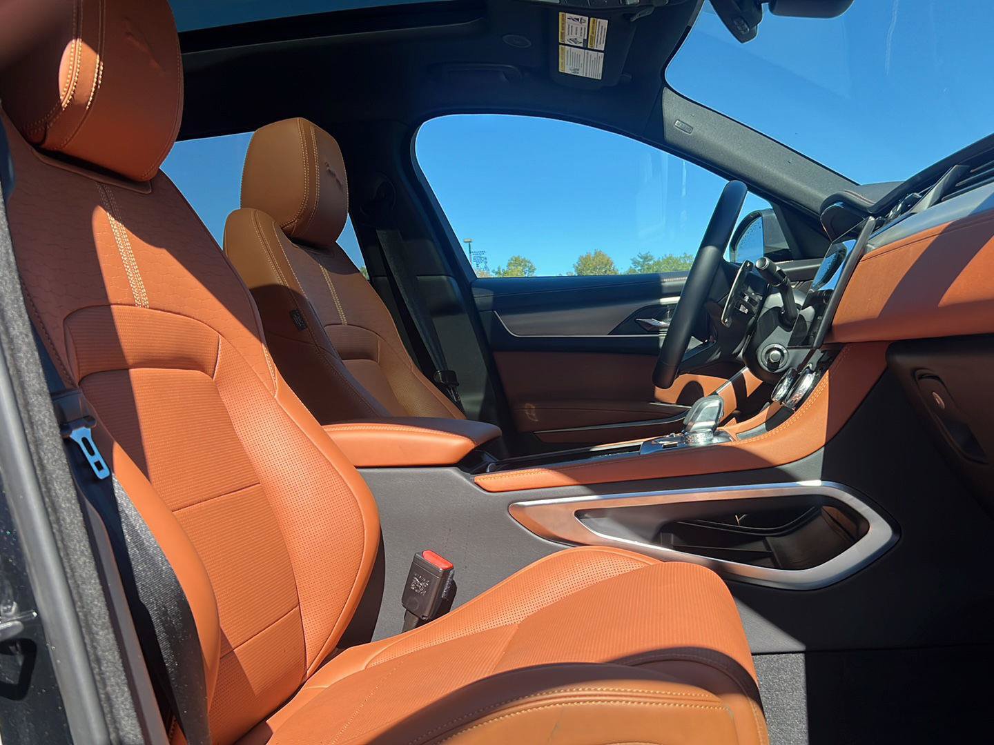 Certified 2026 Jaguar F-PACE R-Dynamic S AWD/4WD image 24