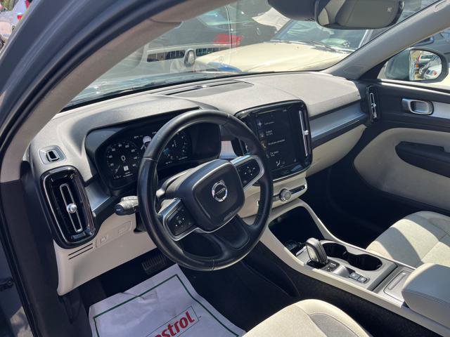 Used 2020 Volvo XC40 T5 Momentum AWD/4WD image 9