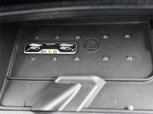 Used 2017 Chevrolet Impala Premier w/ Enhanced Convenience Package image 3