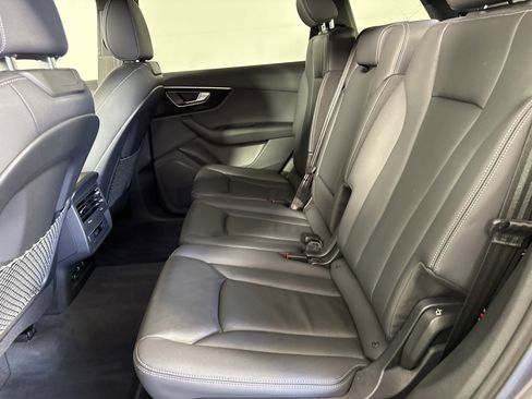 Used 2025 Audi Q7 2.0T Premium w/ Convenience Package AWD/4WD image 13