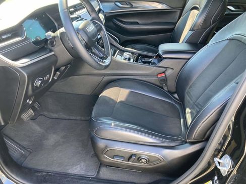 Used 2022 Jeep Grand Cherokee L Laredo AWD/4WD image 19