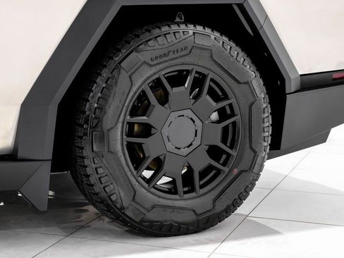 Used 2024 Tesla Cybertruck AWD Crew Cab image 58