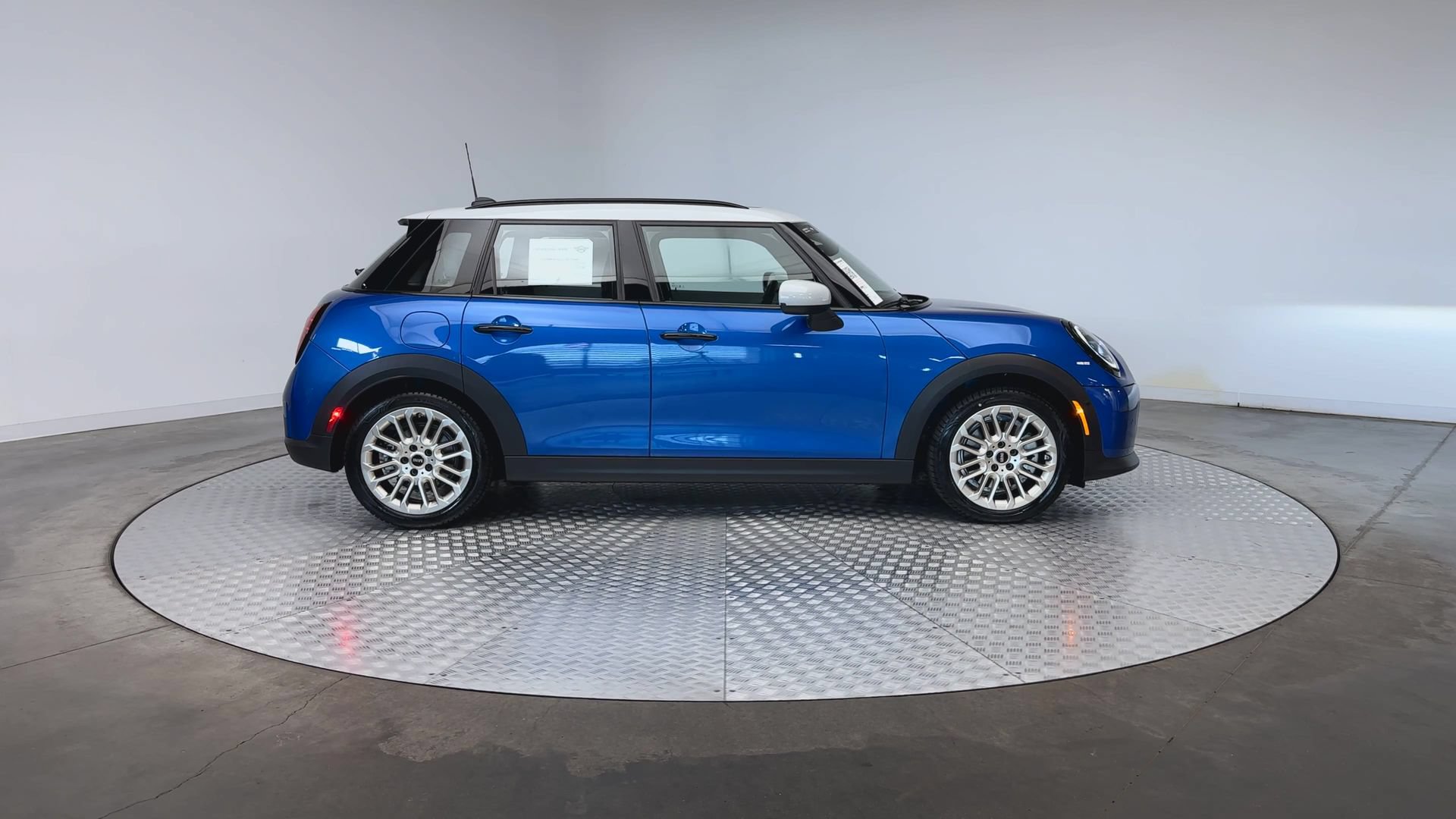 Certified 2026 MINI Cooper 4-Door Hardtop FWD image 9