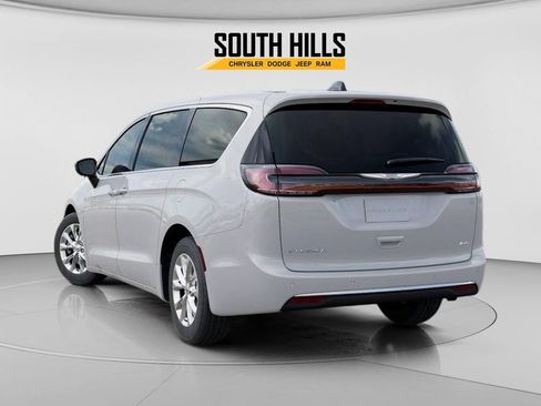 New 2026 Chrysler Pacifica Select AWD/4WD image 3