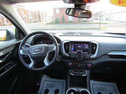 Used 2024 GMC Terrain SLT image 18