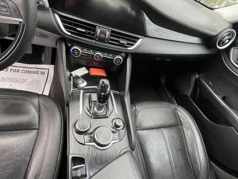 Used 2017 Alfa Romeo Giulia AWD image 2