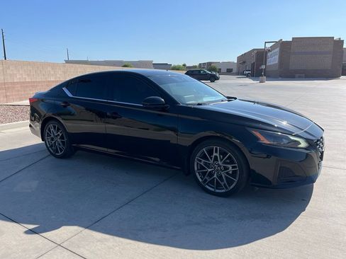 Used 2023 Nissan Altima 2.0 SR FWD image 5