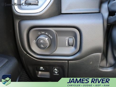 Used 2022 RAM 1500 Big Horn AWD/4WD image 30