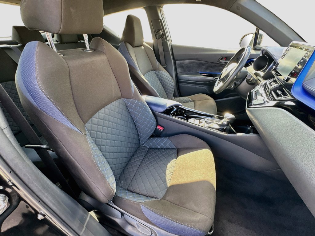Used 2020 Toyota C-HR XLE FWD image 31
