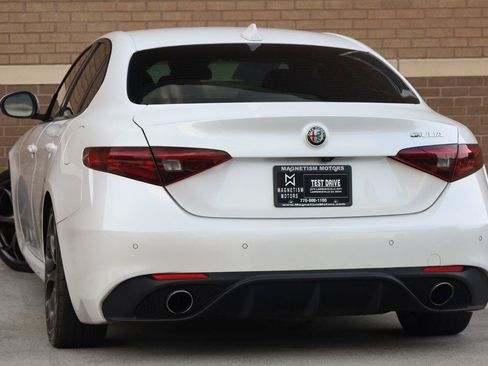 Used 2017 Alfa Romeo Giulia Ti w/ TI 19" Sport Package RWD image 8