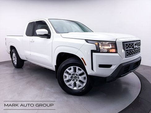 Used 2022 Nissan Frontier SV RWD image 1