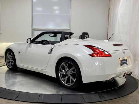 Used 2017 Nissan 370Z Touring Sport RWD image 7