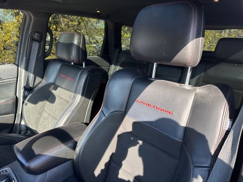Used 2019 Jeep Grand Cherokee Trailhawk image 13