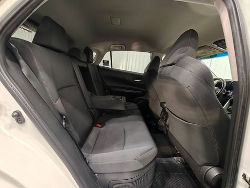 Used 2022 Toyota Venza LE image 24