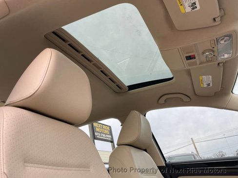 Used 2017 Volkswagen Jetta SEL image 16