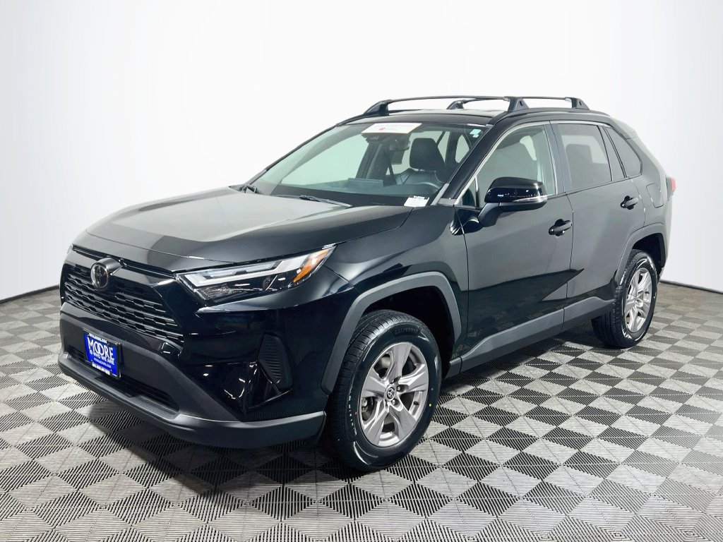 Certified 2022 Toyota RAV4 XLE w/ XLE Grade Weather Package AWD/4WD image 3