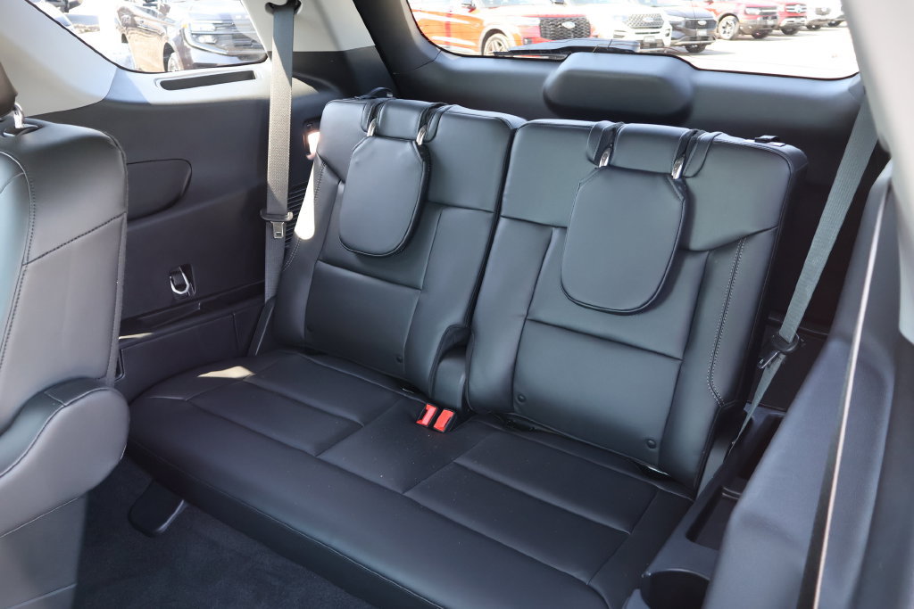 Used 2023 Ford Explorer XLT w/ Equipment Group 202A AWD/4WD image 20